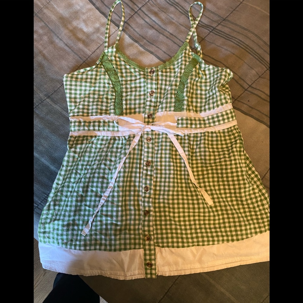 Small boutique tank